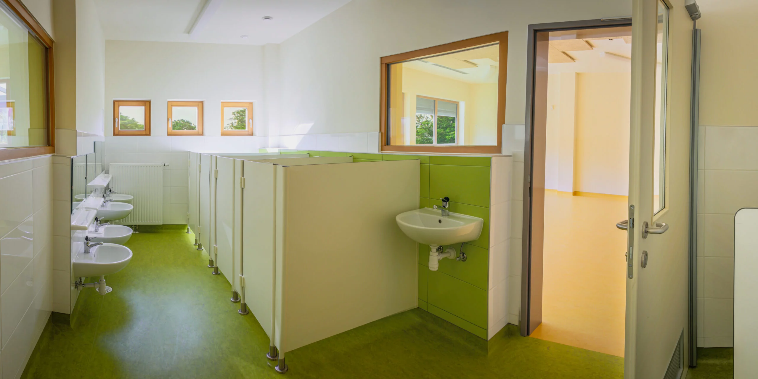 Sentlovrenc sanitarije scaled - Sanitary and Sewage Facilities