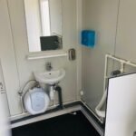 10' Sanitärcontainer mit Toilette und Duschkabine