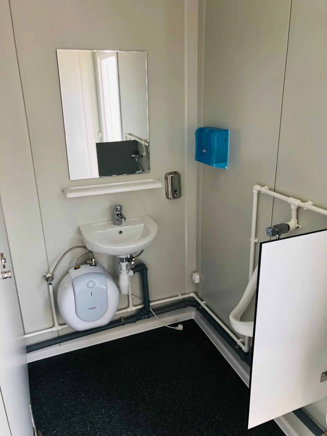 10' Sanitary container with Toilet and Shower cabin