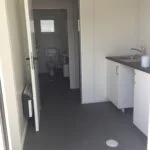 20′ WC-Container mit Miniküche (getrennt Damen und Herren)